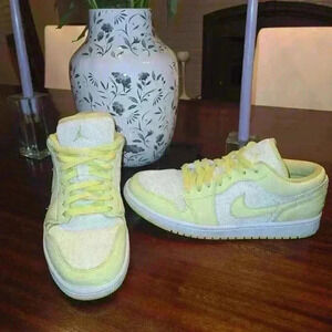 Nike Air Jordan 1 Low Summit White Limelight Womens Size 11.5 Mens Size 9.5
